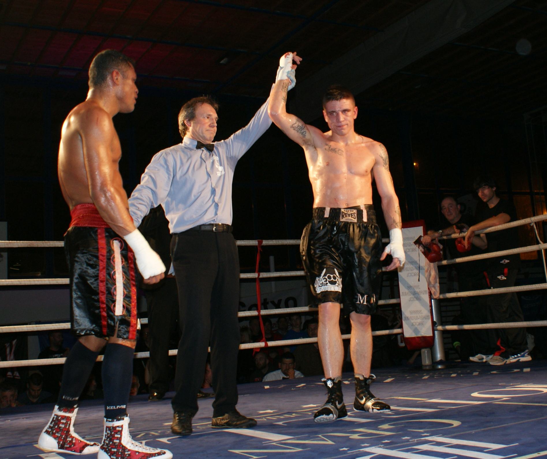 El boxeador profesional Kerman Lejarraga, proclamado vencedor por decisión unánime