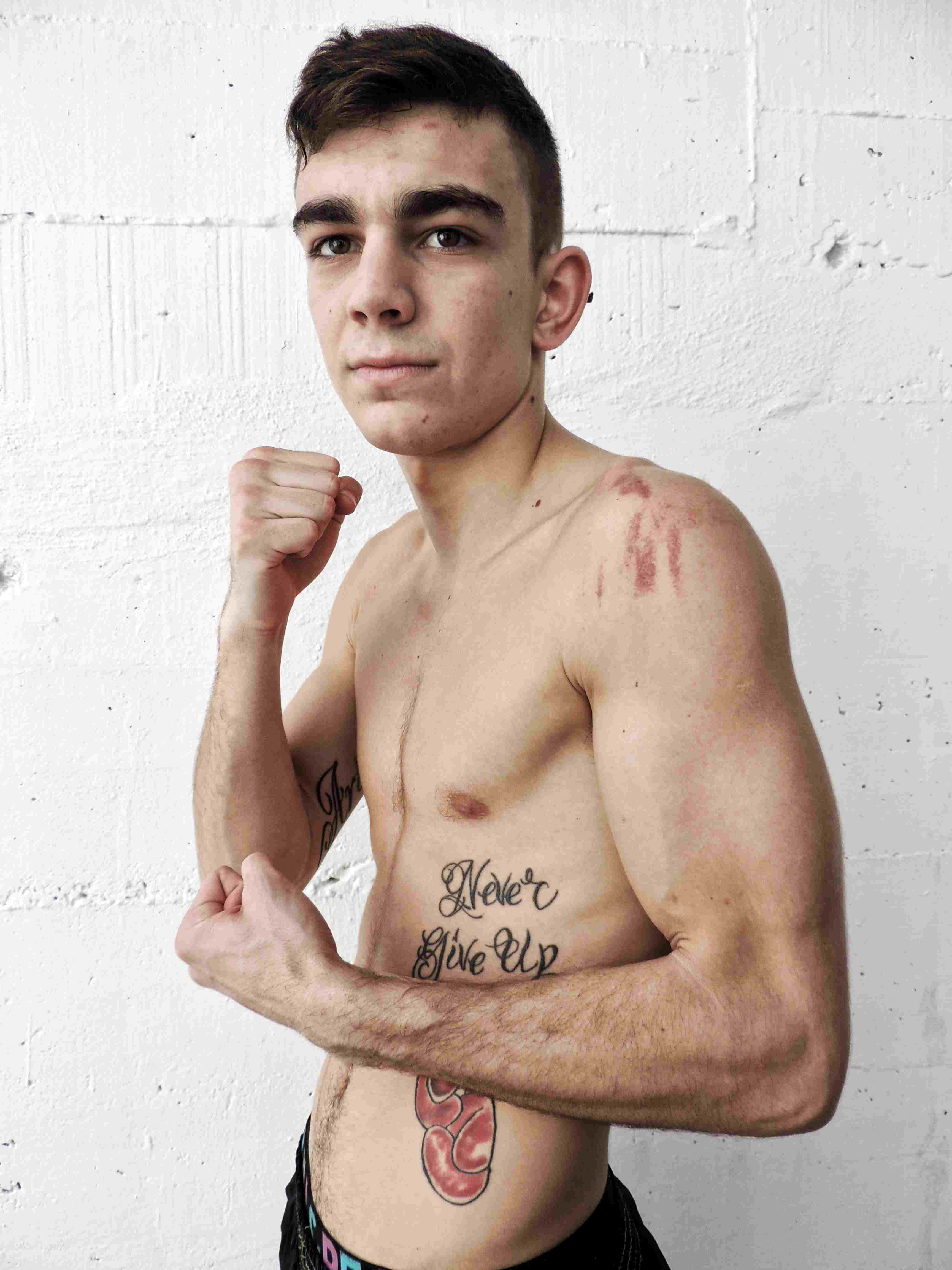 El boxeador bilbaino Jon Fernández, bronce en peso ligero en los campeonatos de España de boxeo amateur categoría élite con solo 18 años.