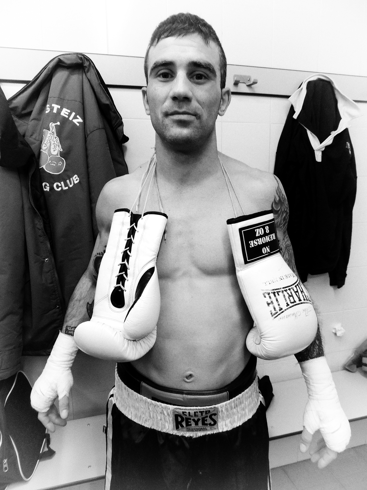 El boxeador profesional bilbaino del peso supergallo, Javier Díaz, en Getxo, tras el combate en el que se impuso a los puntos al donostiarra Fernando Suárez.