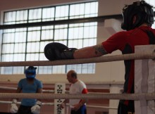Uno de los rings del nuevo Gasteizsport de Vitoria es el escenario de las sesiones de sparring en las que trabajan Nacho Mendoza y Kerman Lejarraga a las órdenes de José Luis Celaya.
