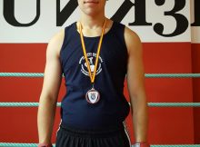 El boxeador Andoni Domínguez, de Bermeo, con la medalla ganada en los Campeonatos de España