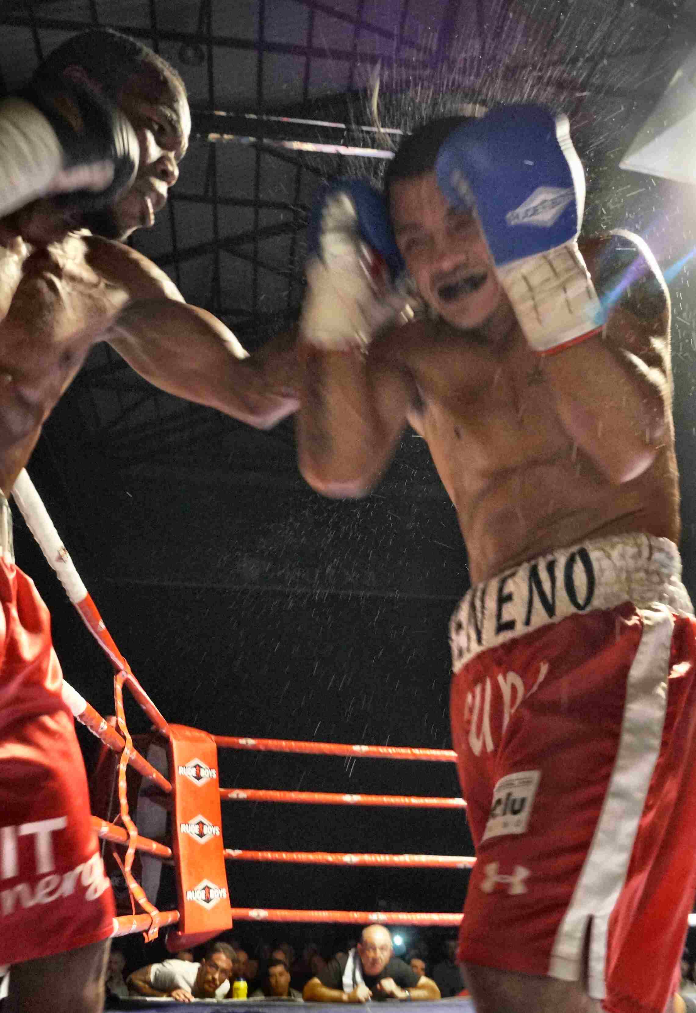 Boxeo Ordizia Gipuzkoa, el combate entre Nacho Mendoza y Juan Ocura fue una batalla.