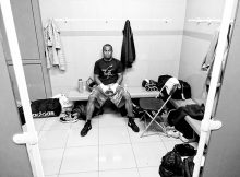 Boxeo en Ordizia Guipuzcoa, el boxeador de Vitoria Gasteiz, Nacho mendoza, en el vestuario