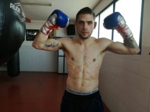 El boxeador ilicitano Ismael García durante un entrenamiento
