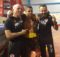 El boxeador proefesional Kevin Baldospino con sus entrenadores en el Pabellón del Ebro