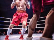 El boxeador profesional Artem Sukhanov durante un combate